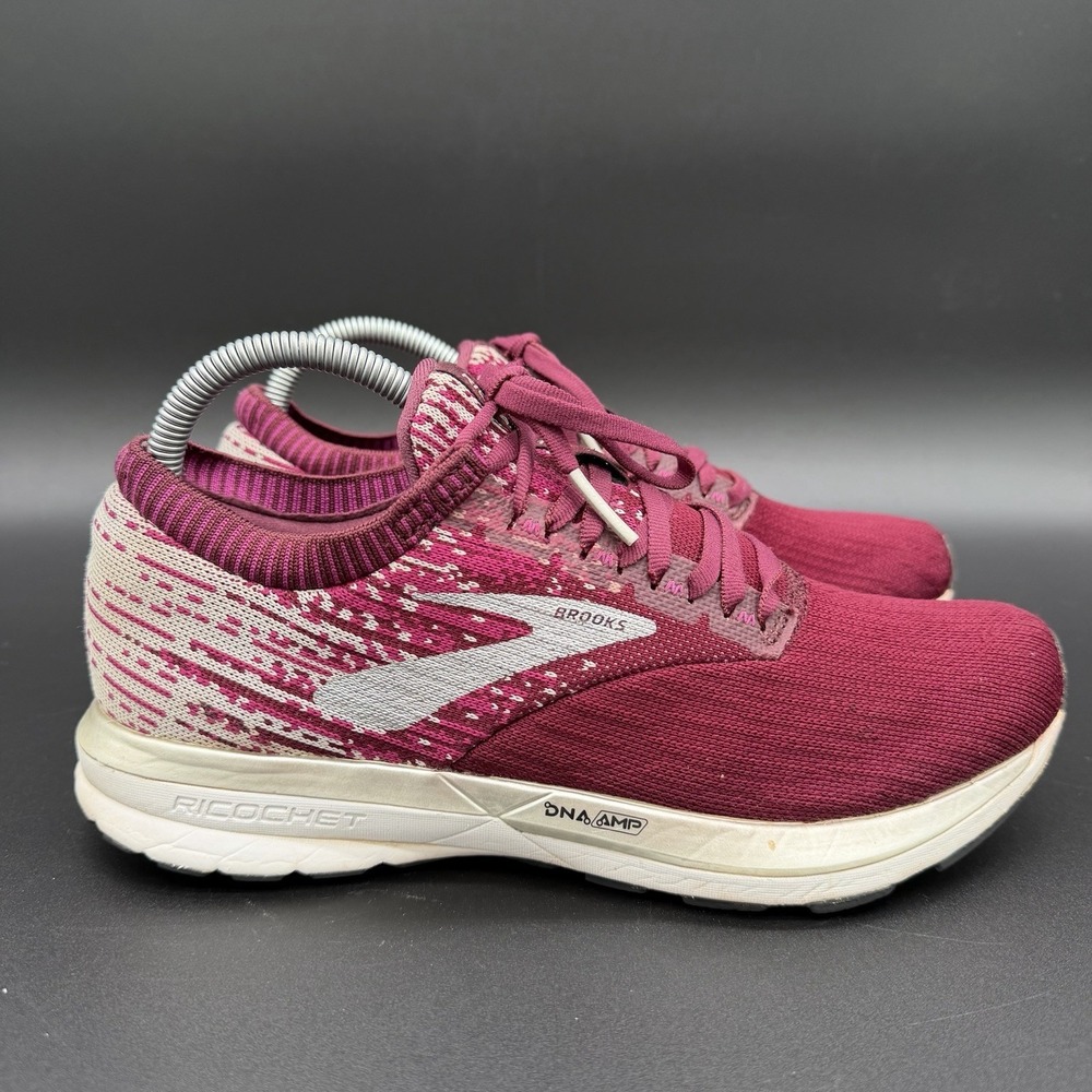 Brooks Ricochet 1202821B658 Burgundy Wild Aster Running Shoes‎ Women's Size 9
